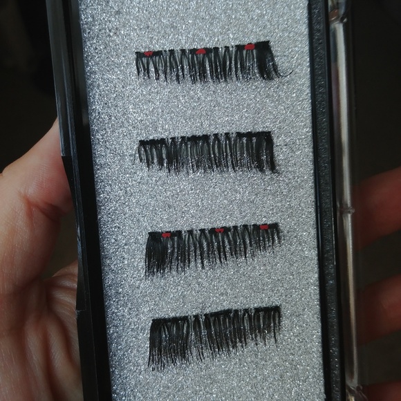 Sold! Lashes & more - Picture 2 of 7